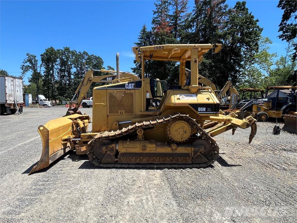 CAT D5N Buldožeri guseničari