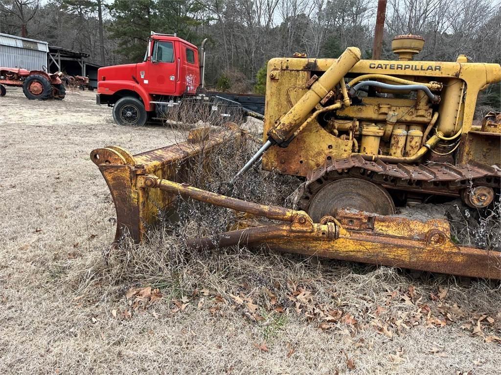 CAT D6 Buldožeri guseničari