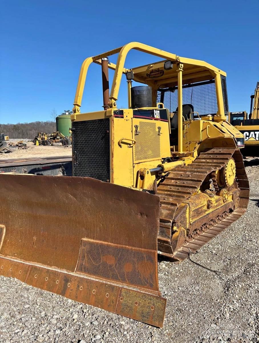 CAT D6M XL Buldožeri guseničari