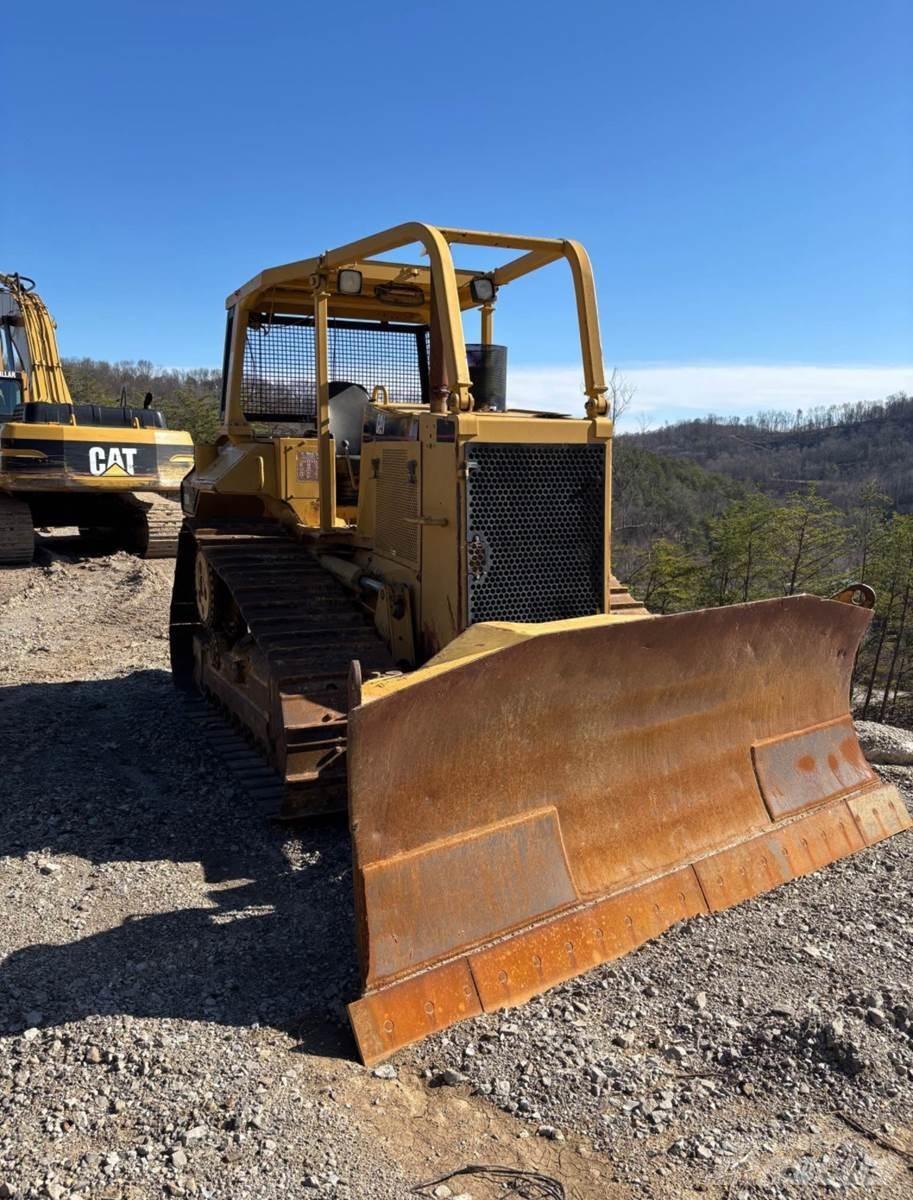 CAT D6M XL Buldožeri guseničari