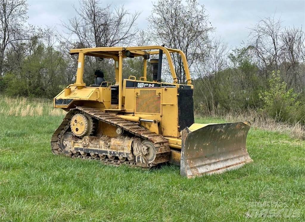 CAT D6M XL Buldožeri guseničari