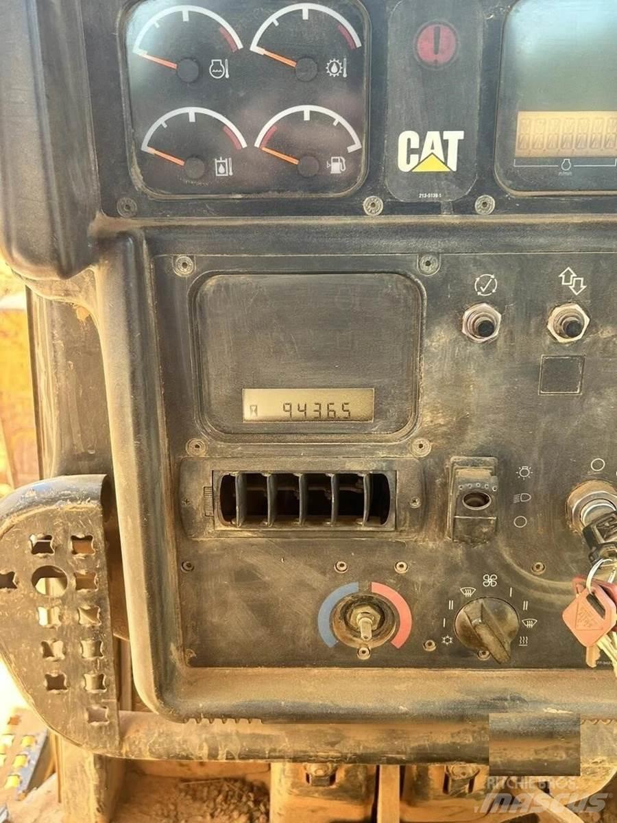CAT D6N XL Buldožeri guseničari