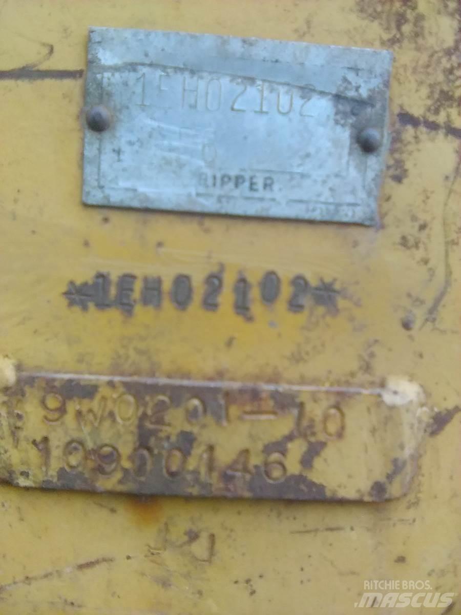 CAT D6R Kultivatori za građevinarstvo