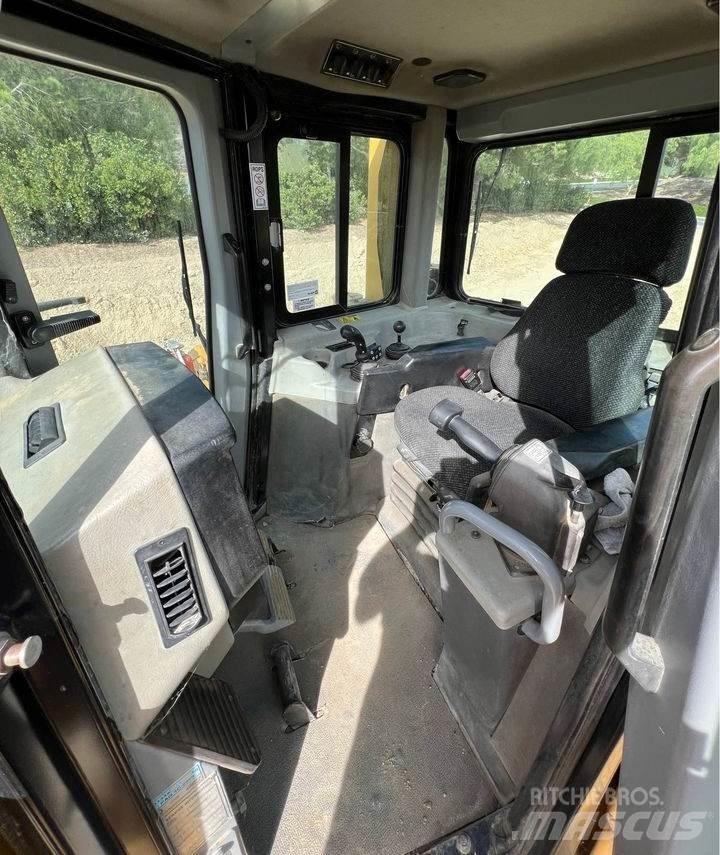 CAT D6T Buldožeri guseničari
