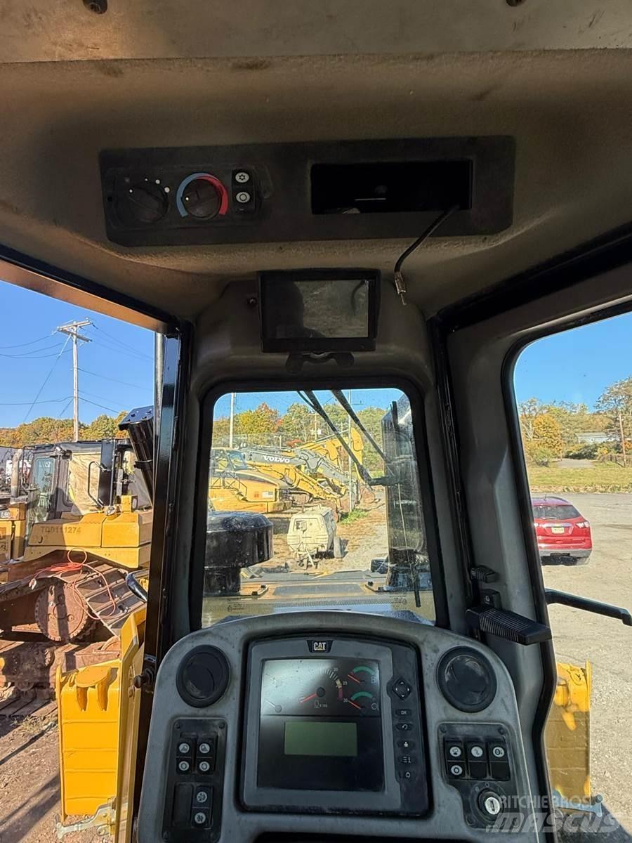 CAT D6T Buldožeri guseničari