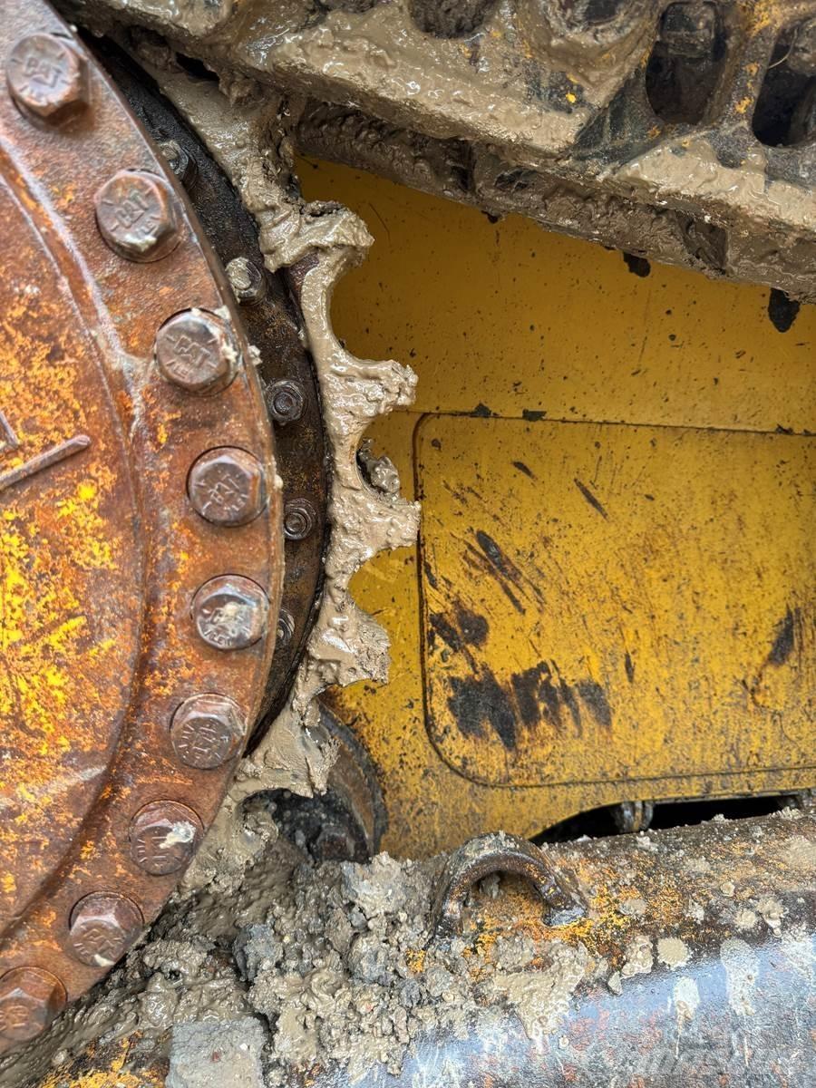 CAT D6T XL Buldožeri guseničari