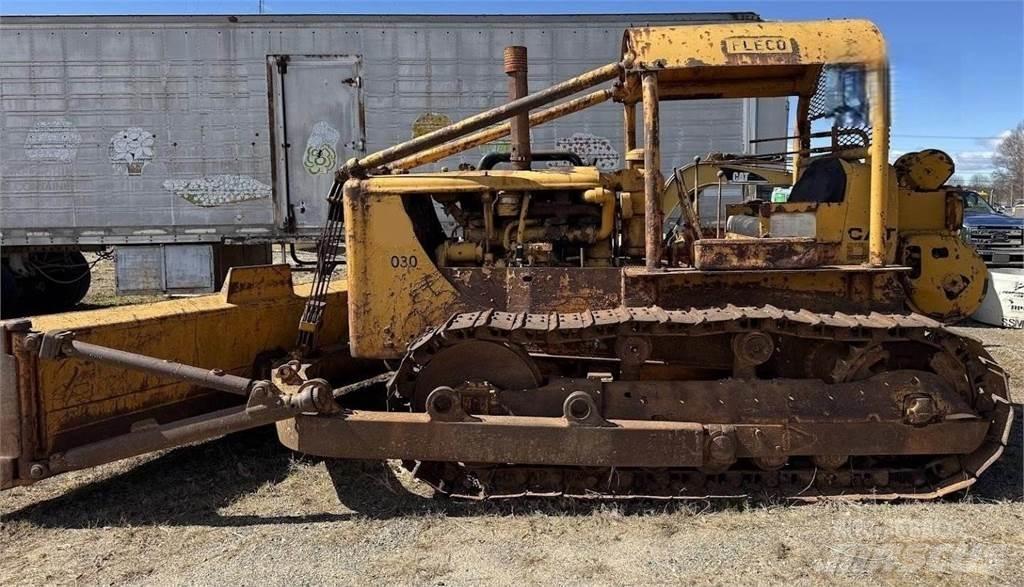 CAT D7 Buldožeri guseničari