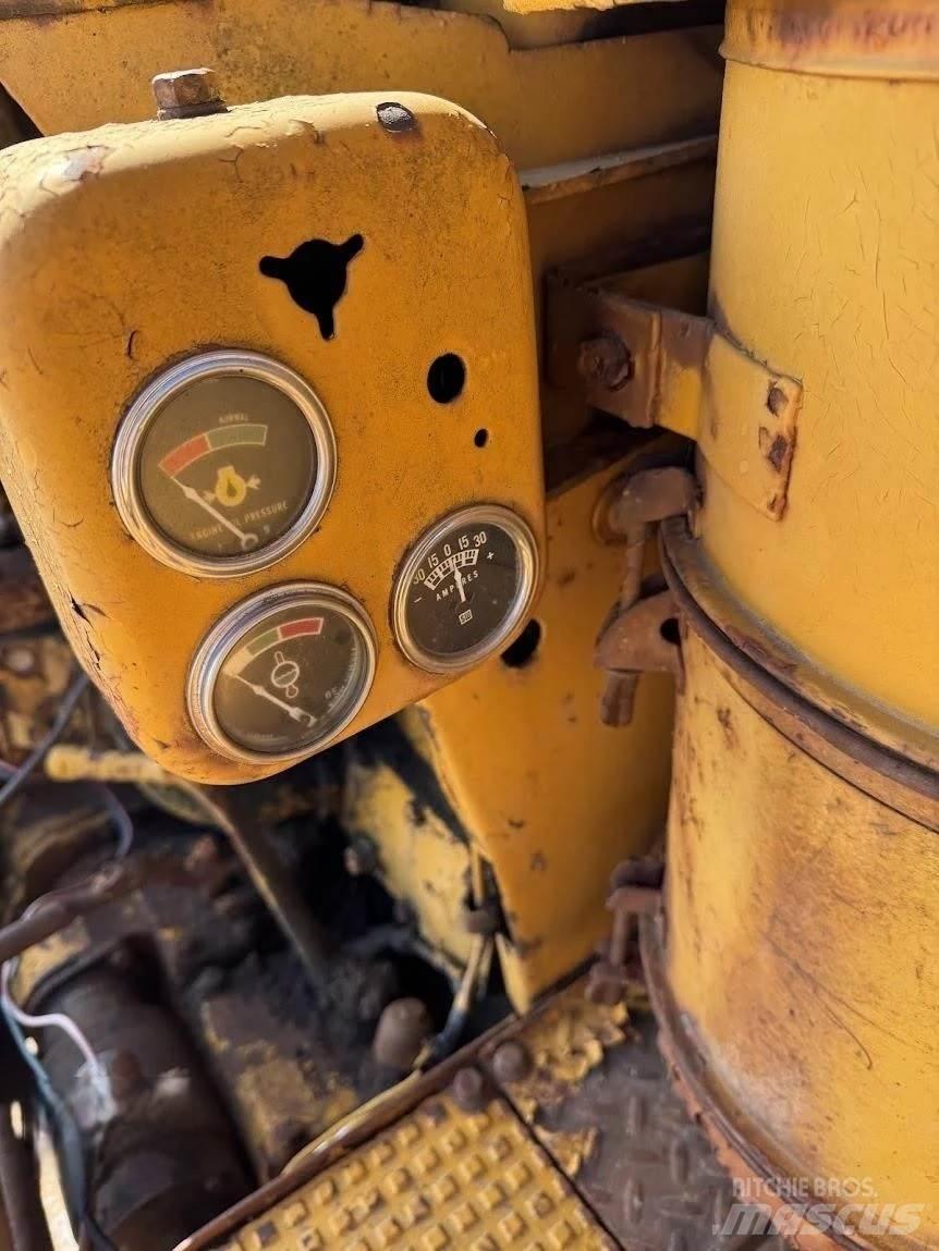 CAT D7 Buldožeri guseničari