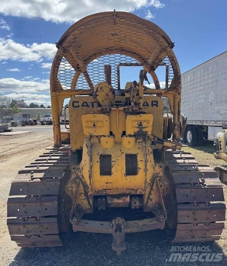 CAT D7 Buldožeri guseničari