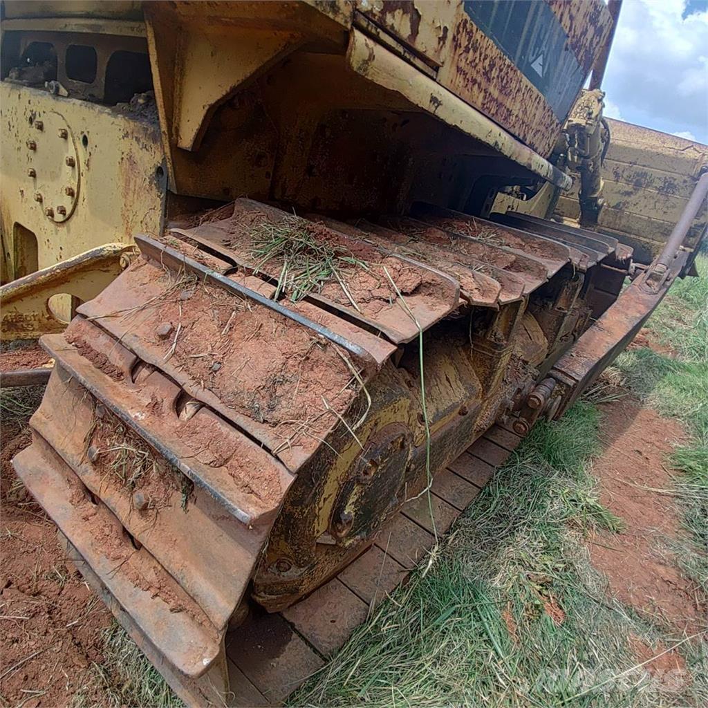 CAT D7E Buldožeri guseničari