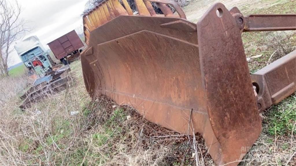 CAT D8R Buldožeri guseničari