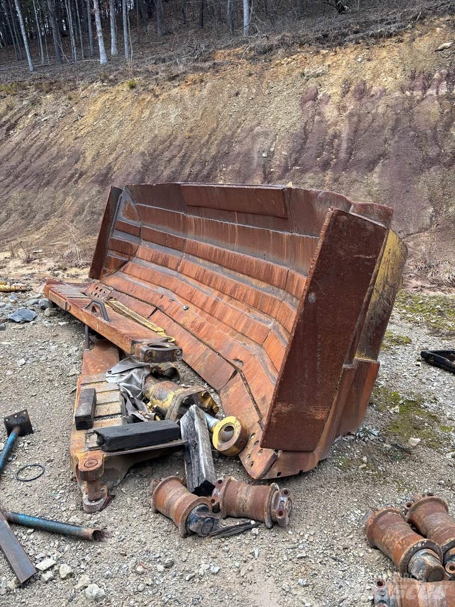 CAT D9R Buldožeri guseničari