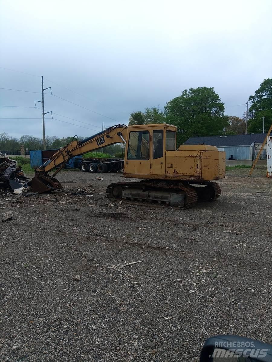 CAT E110B Bageri guseničari