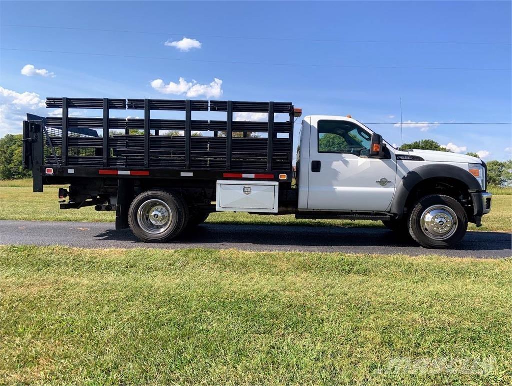 Ford 550 Kamioni za prevoz životinja