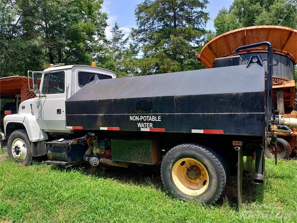 Ford 8000 Kamioni cisterne
