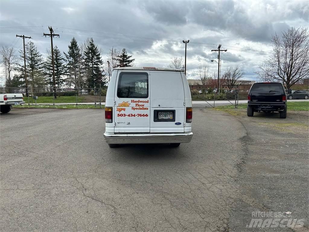Ford E-250 Mini autobusi
