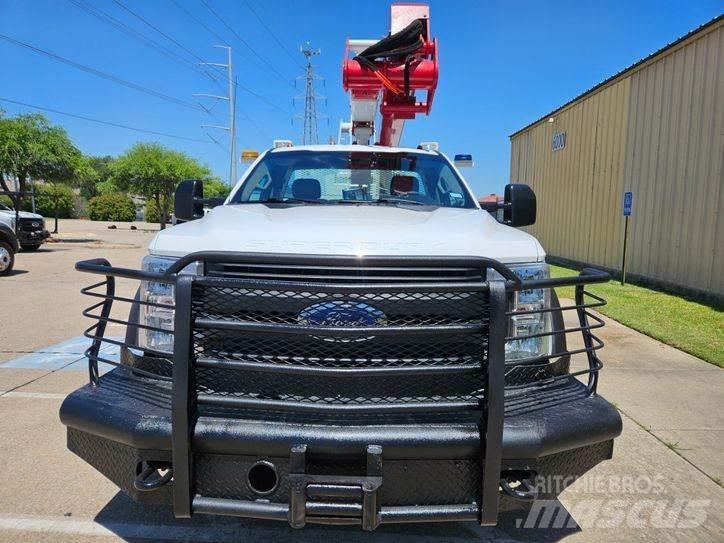 Ford F-550 Auto korpe