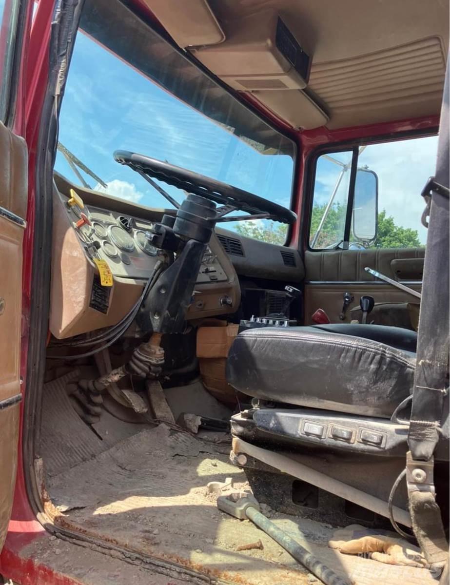 Ford L9000 Kamioni cisterne