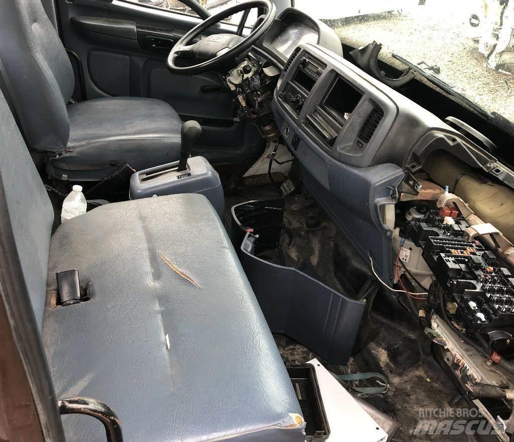 Hino 238 Ostale kargo komponente