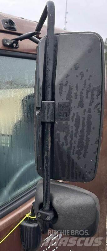 Hino 238 Kabine i unutrašnjost