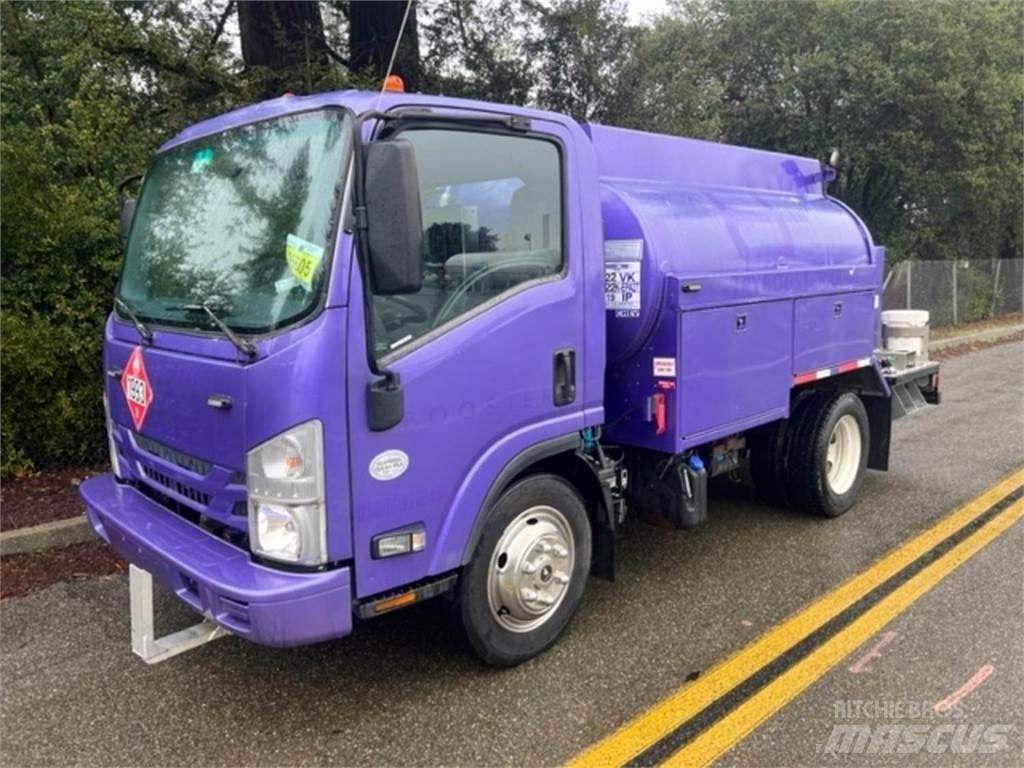 Isuzu NPR Kamioni cisterne