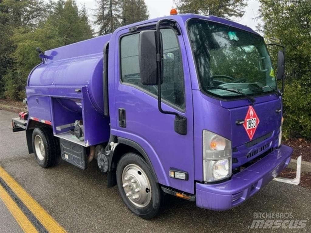 Isuzu NPR Kamioni cisterne