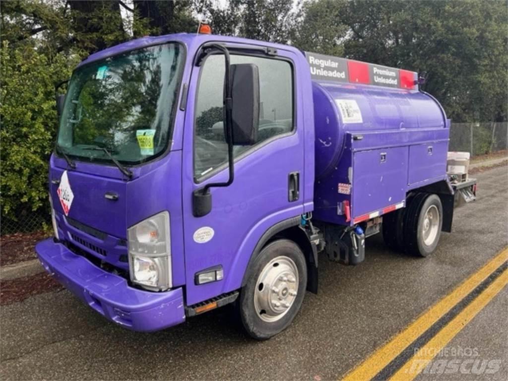 Isuzu NPR Kamioni cisterne