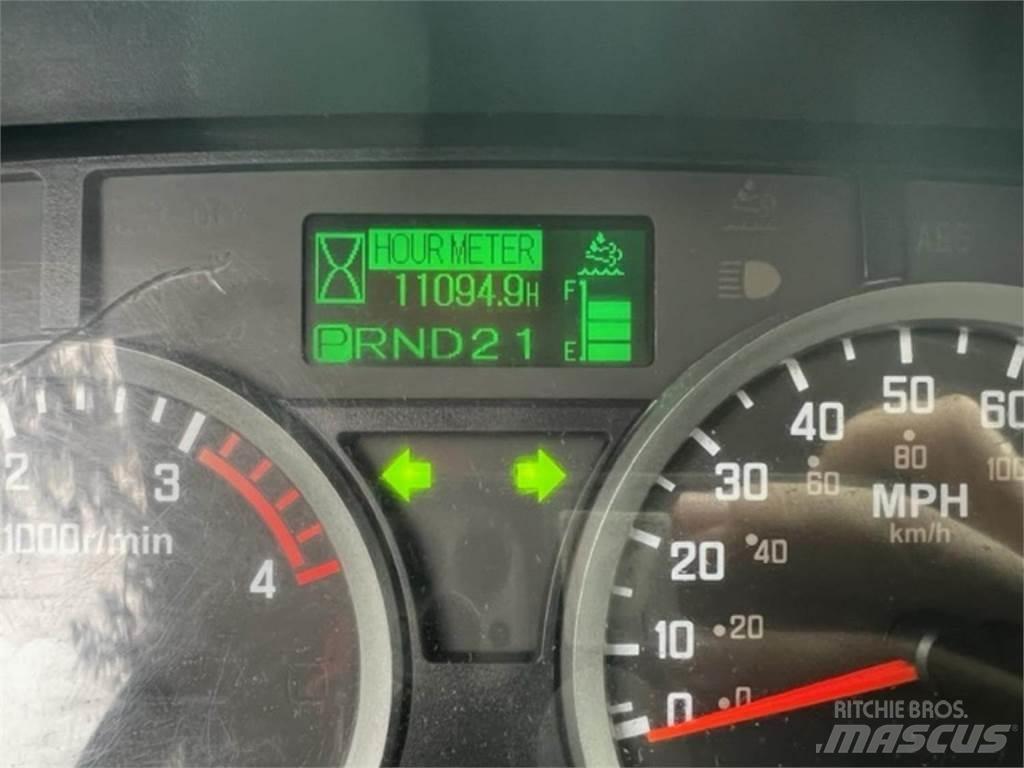 Isuzu NPR Kamioni cisterne