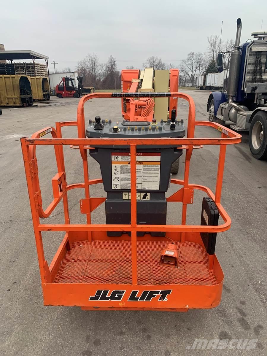 JLG E300AJ Jarbolne penjajuće platforme