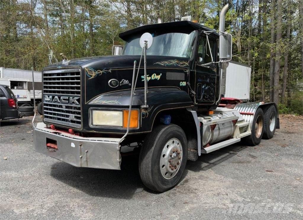 Mack CL733 Tegljači