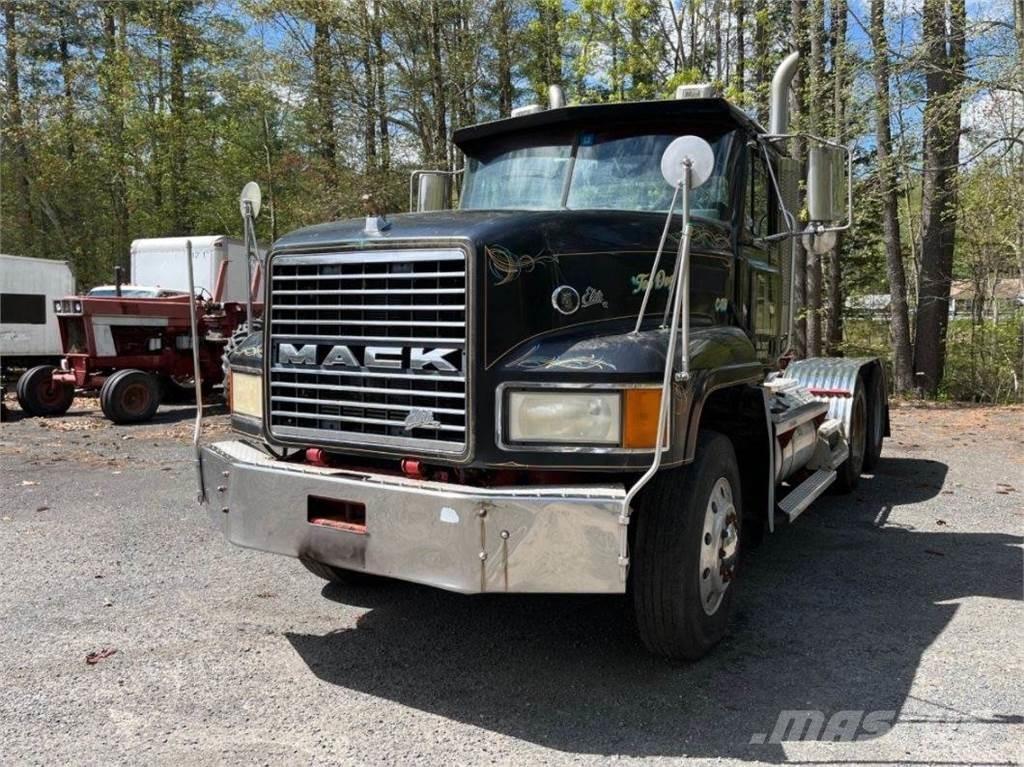 Mack CL733 Tegljači