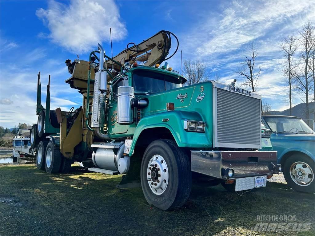 Mack RW700 Kamioni za drva Šticari