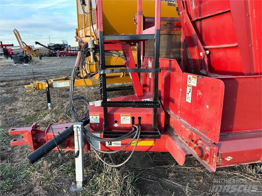 Meyer F470 Mešaona stočne hrane