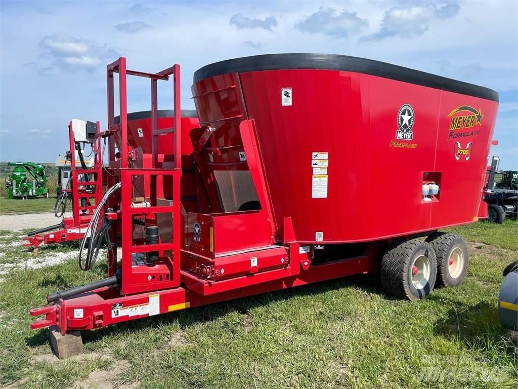 Meyer F700 Mešaona stočne hrane