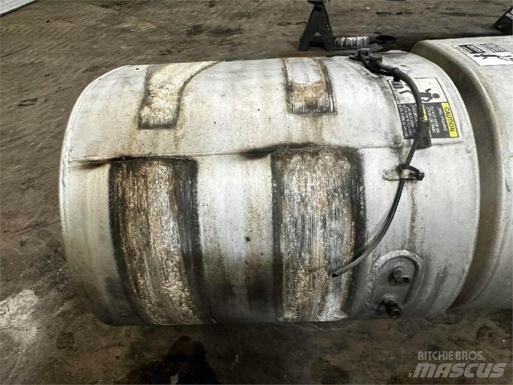 Volvo VNL Kamioni cisterne
