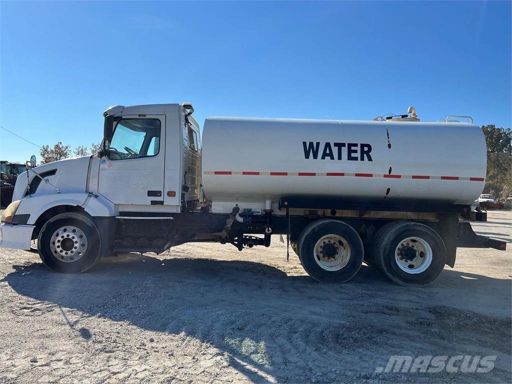 Volvo VNL Kamioni cisterne