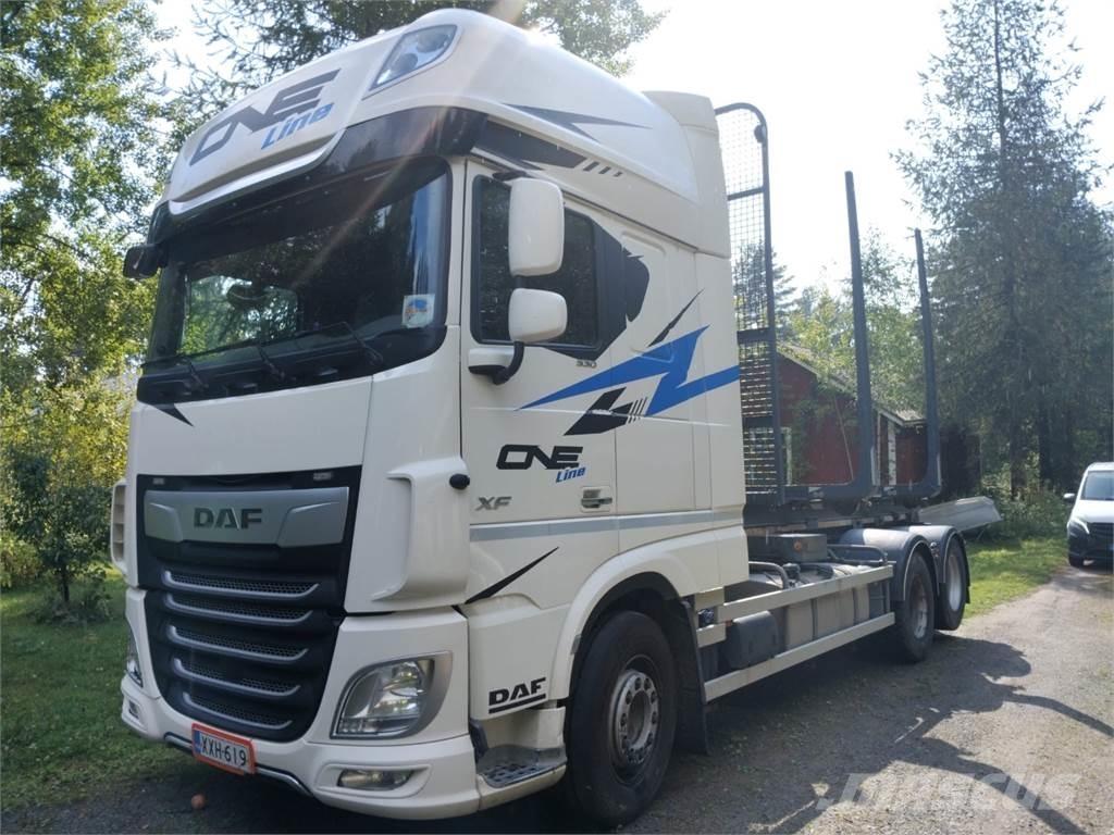 DAF XF 530 Rol kiper kamioni sa kukom za podizanje tereta