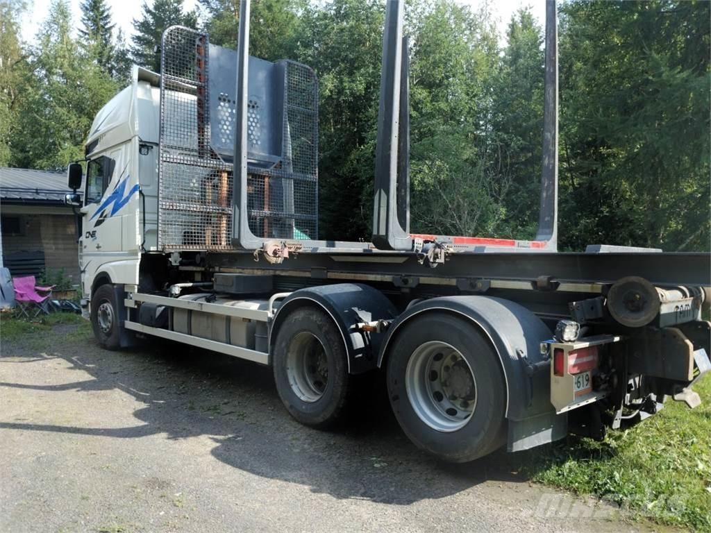 DAF XF 530 Rol kiper kamioni sa kukom za podizanje tereta
