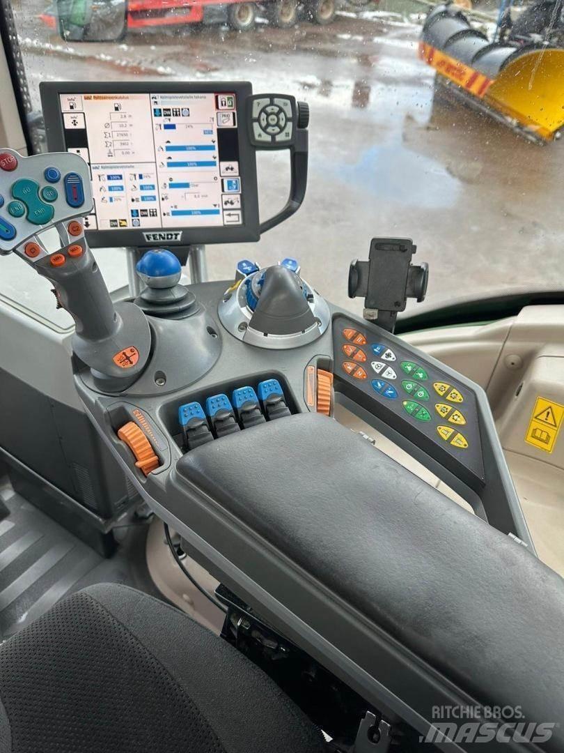 Fendt 828 VARIO Traktori