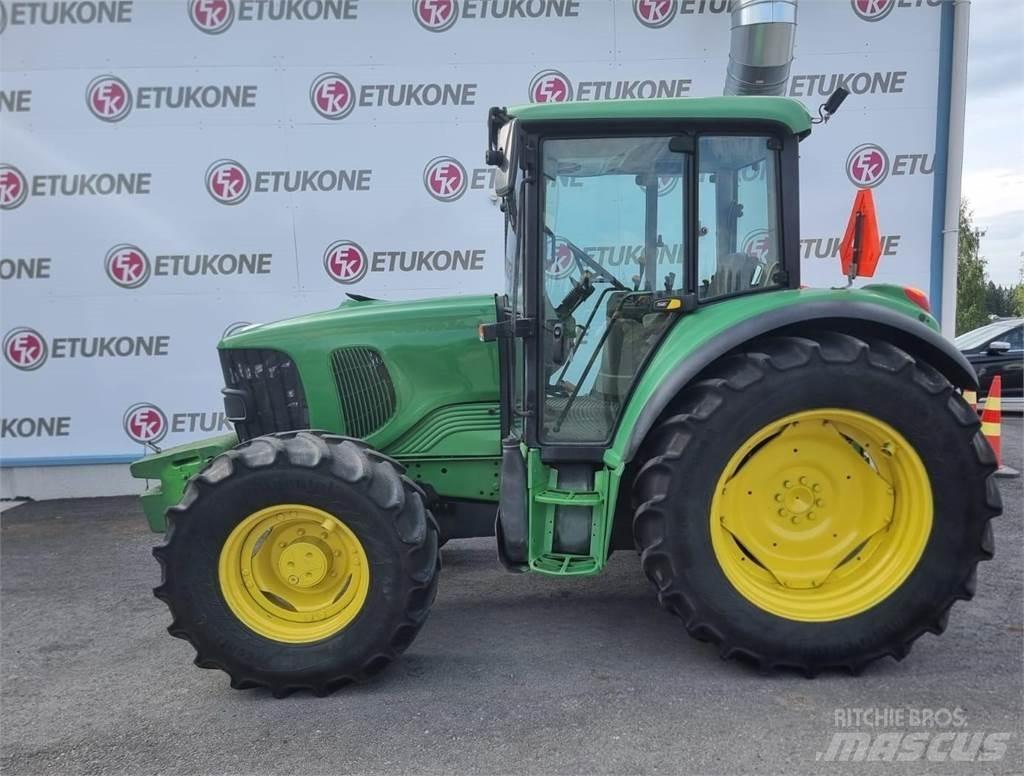 John Deere 6120SE Traktori