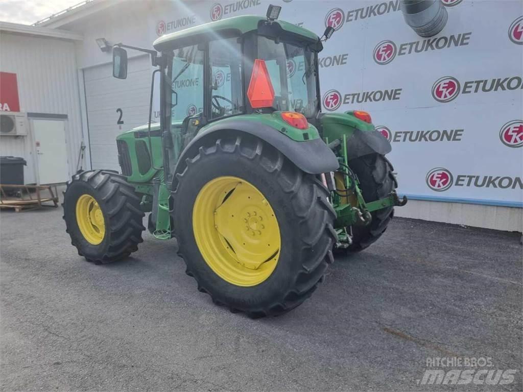John Deere 6120SE Traktori