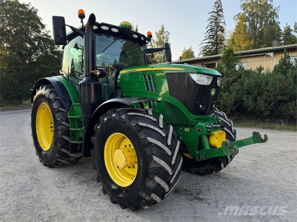 John Deere 6215R Traktori