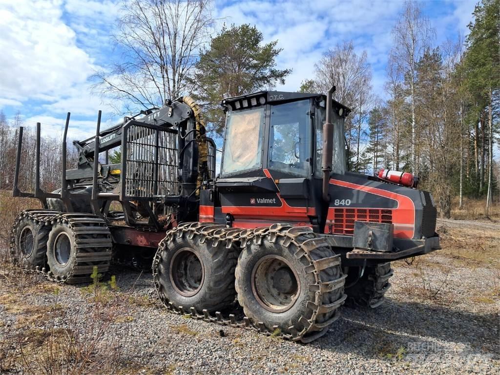 John Deere 810 Forvarderi
