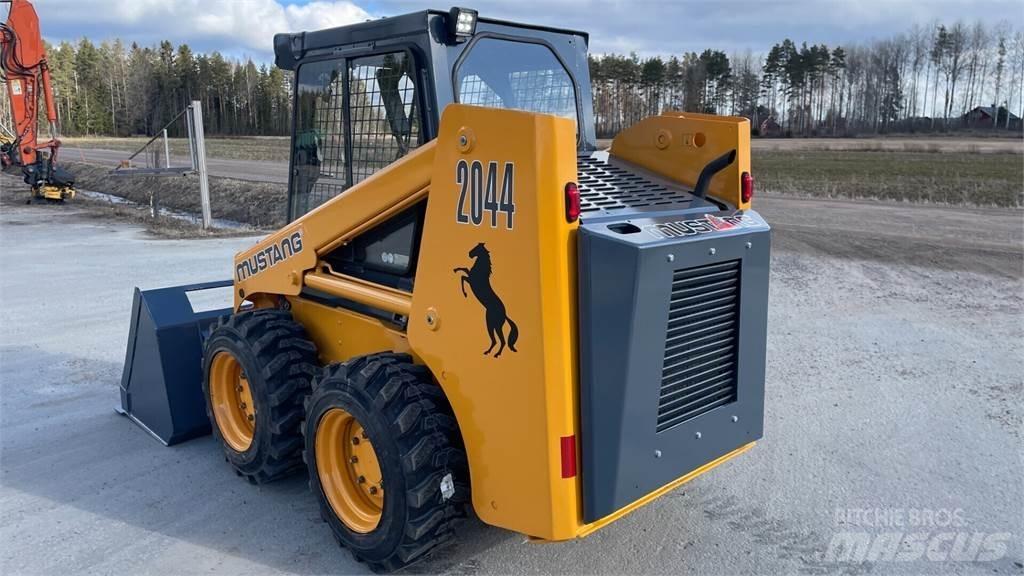 Mustang 2044 Skid steer mini utovarivači