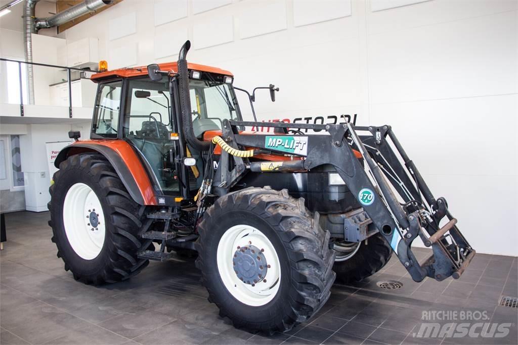 New Holland M135 Traktori