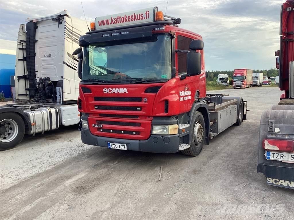 Scania P 320 Rol kiper kamioni sa kukom za podizanje tereta