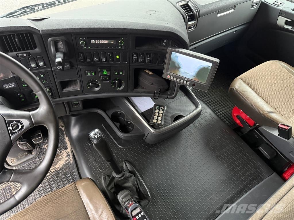 Scania R560 Rol kiper kamioni sa kukom za podizanje tereta