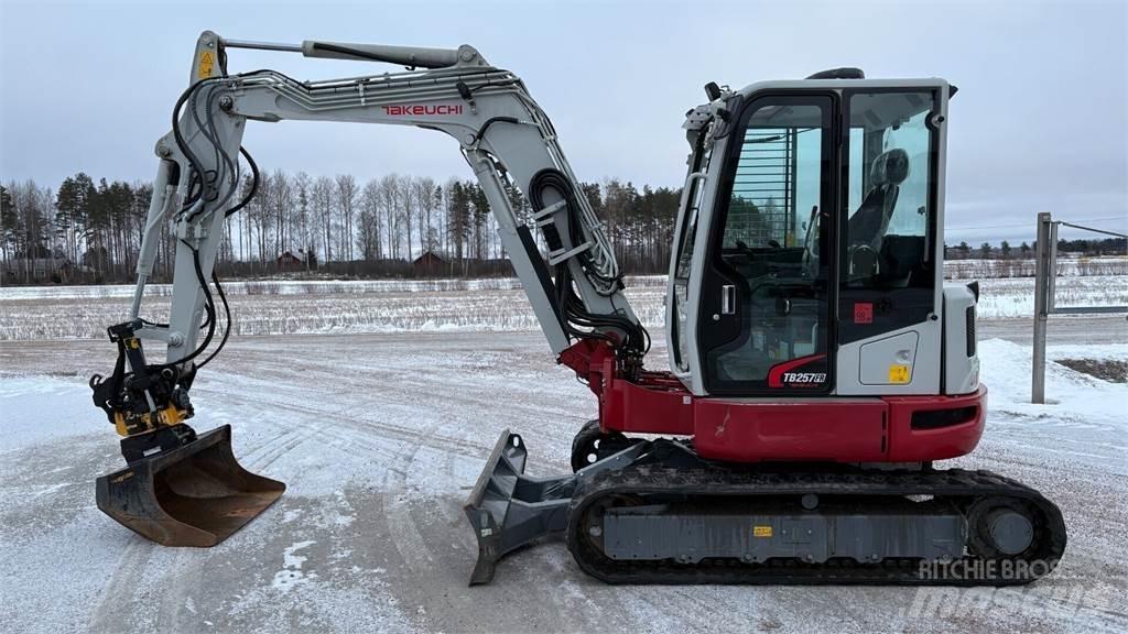 Takeuchi TB257FR Mini bageri < 7t