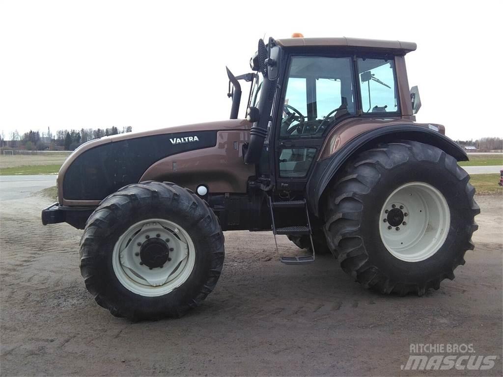 Valtra T 170 Traktori