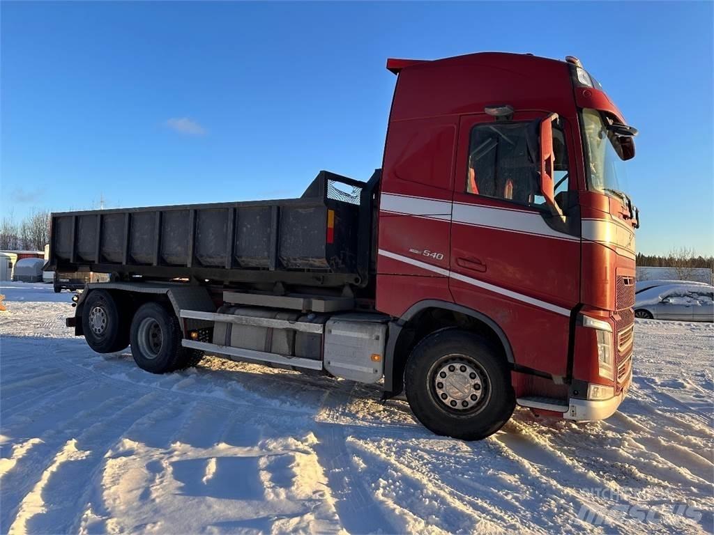 Volvo FH540 Rol kiper kamioni sa kukom za podizanje tereta
